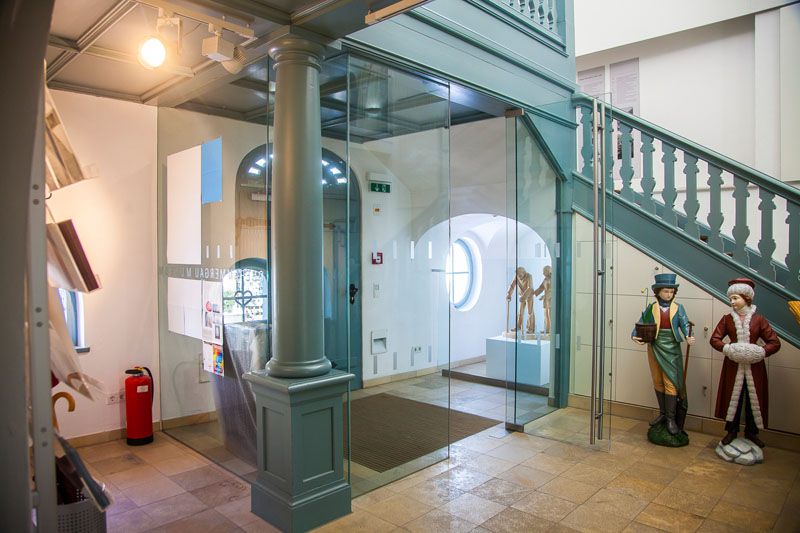 Glas im Innenbereich Interieur - Glaseingang-Museum-Oberammergau