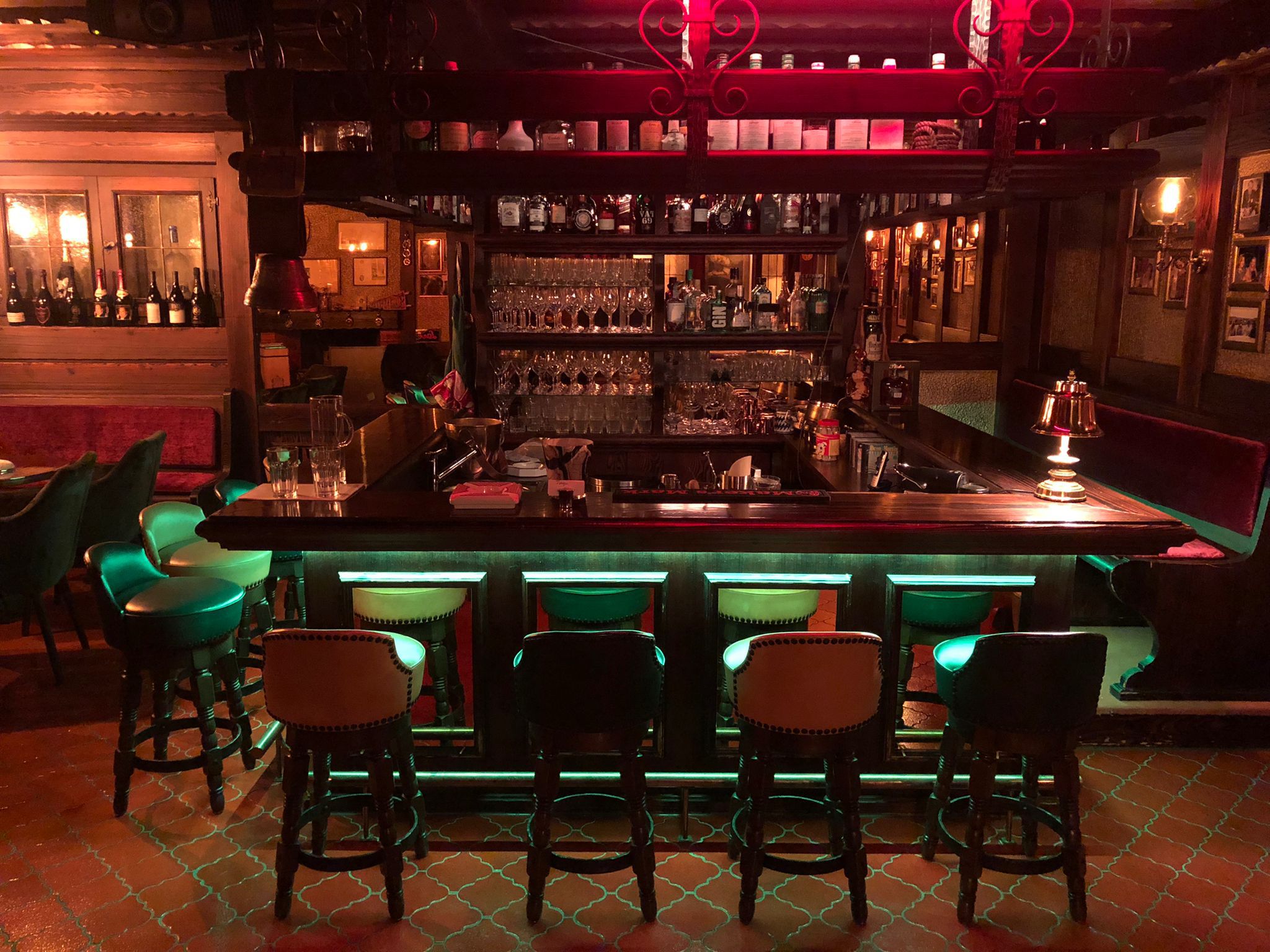 Glaserei-Leonhard-Fischer-Oberammergau-Goldspiegel-Bar
