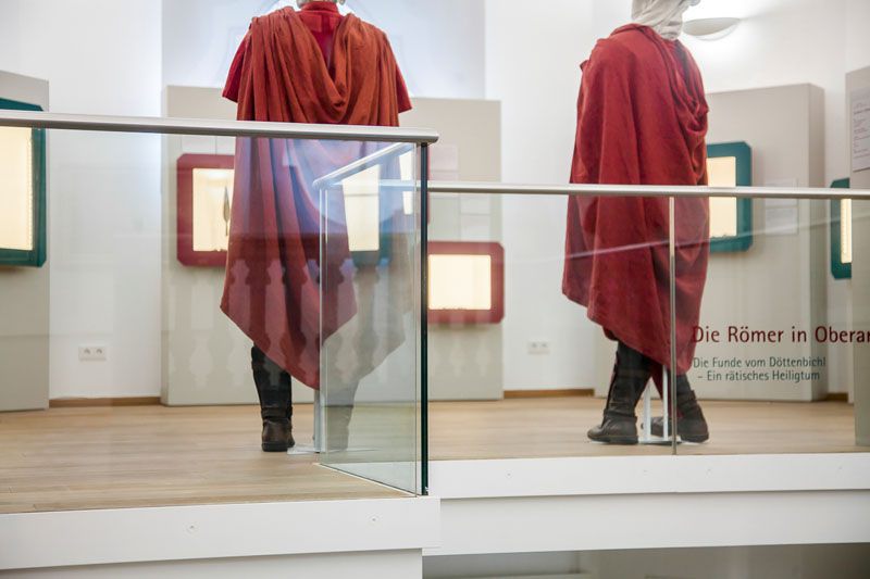 Glas im Innenbereich Interieur - Ganzglasgelaender-Museum-Oberammergau