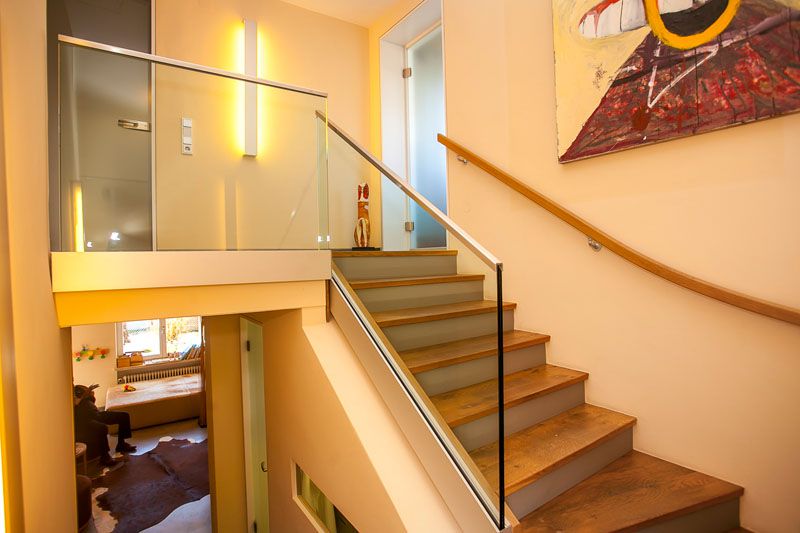 Glas im Innenbereich Interieur - Ganzglasgelaender-Treppe
