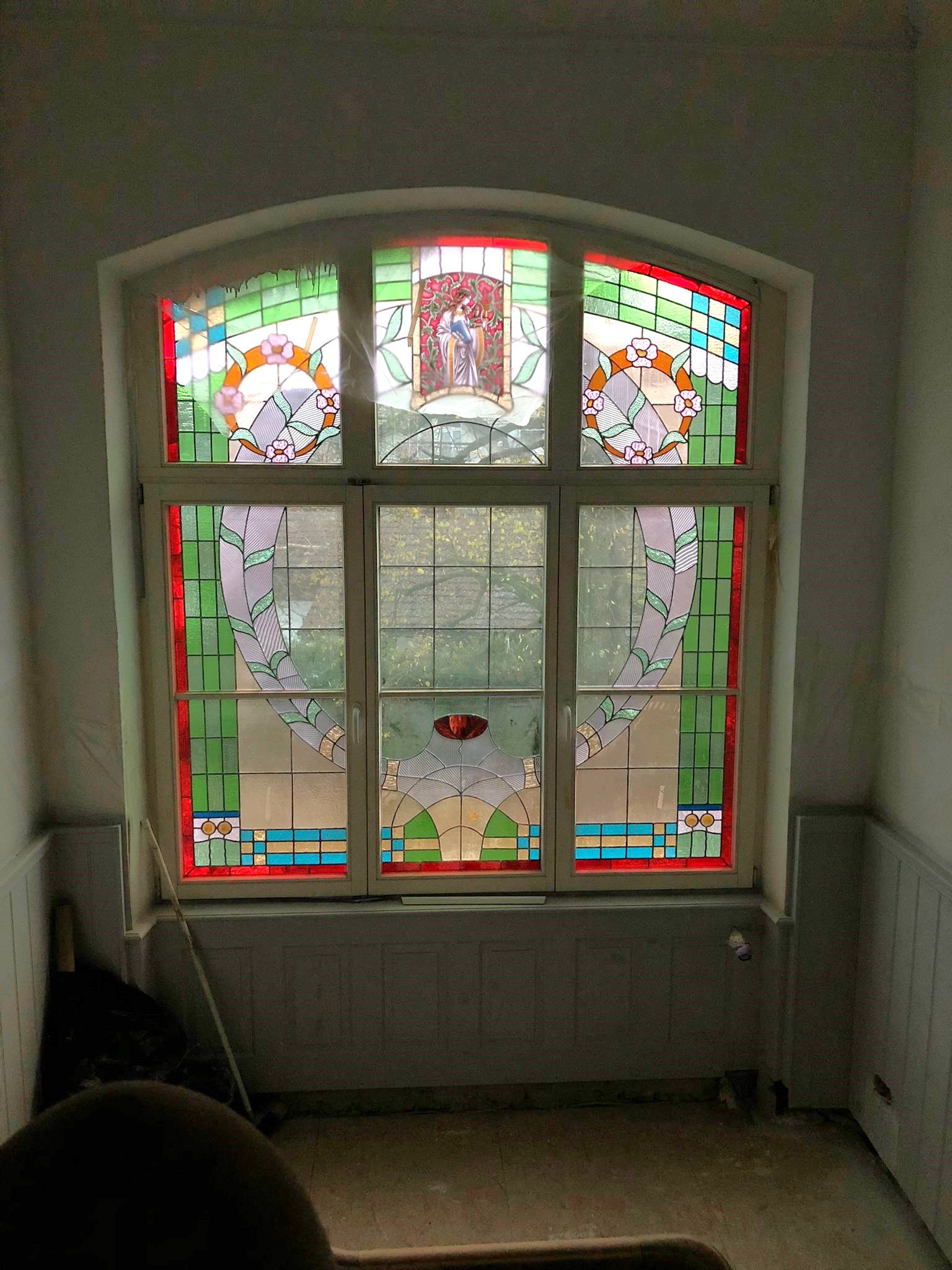 Glaskunst - Fenster mit bunter Bleiverglasung