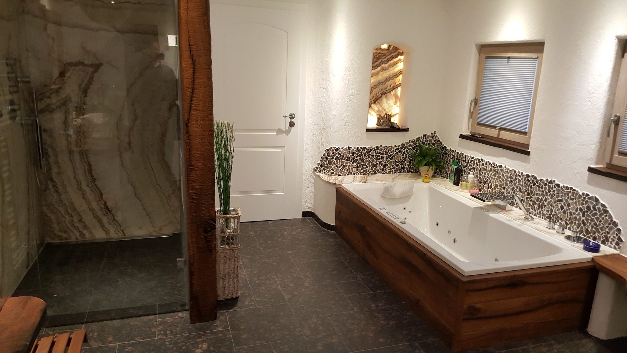 Glas im Innenbereich Interieur - Edles Bad mit Dusche