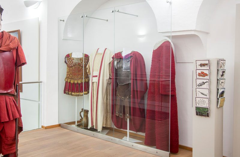 Glaserei-Leonhard-Fischer-Oberammergau-punktgehaltene-Schutzverglasung-Museum